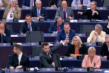 Presiden Komisi Eropa Von der Leyen lolos dari mosi tidak percaya