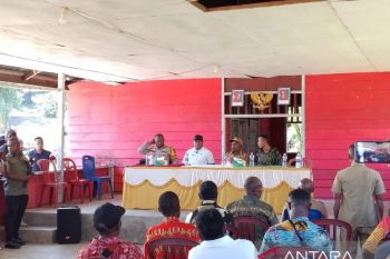 Bupati Jayapura imbau masyarakat tak palang pembangunan daerah