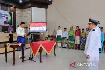 Wakil Bupati Meranti lantik tiga Pj Kades, tegaskan pentingnya taat hukum dan administrasi