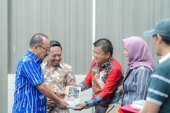 Penerbit sumbang buku perpustakaan Sulbar
