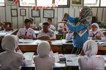 Female teachers vulnerable to violence, discrimination