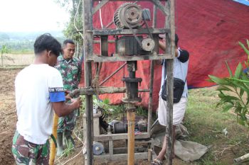 Kodim  Temanggung membuat sumur bor untuk warga Badran