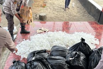 Polisi amankan miras diselundupkan lewat Pelabuhan Ahmad Yani Ternate