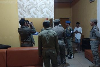 Melody Karoke dilaporkan beroperasi sampai pagi, Kasatpol PP Dumai turunkan Regu Tibum