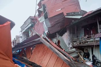 Puluhan rumah warga di Kerinci rusak berat akibat disapu angin puting beliung