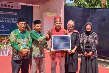 Peresmian panel surya Masjid Buya Syafii Maarif