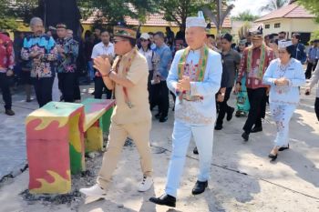 Bupati Gunung Mas tetap perhatikan SMA sederajat