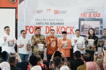 "Kartu Pos Bergambar Fort de Kock, Padang dan Sekitarnya" telah terbit