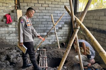 Penggali sumur di Lombok Timur tewas tertimbun lumpur
