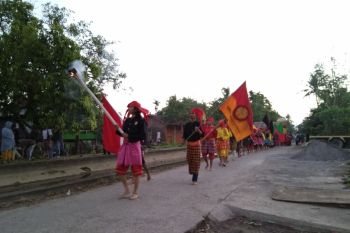 PLN ingatkan jangan memasang umbul-umbul dekat jaringan listrik