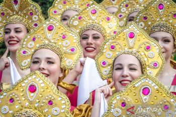 Parade budaya di "CFD" Sudirman-Thamrin diikuti lima negara