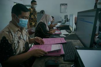 Pemkab Kediri fasilitasi urus administrasi kependudukan di desa