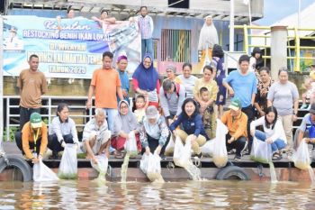 Dislutkan Kalteng lepas 5.000 benih ikan jaga ekosistem kawasan Sungai Arut