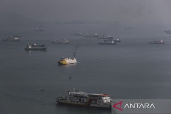 Penumpang angkutan laut dalam negeri naik