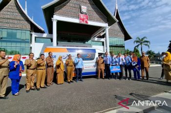 RSUD Bukittinggi terima mobil operasional antar jemput pasien dari CSR Bank Nagari