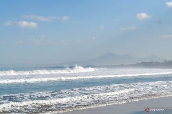 BMKG minta waspadai angin kencang dan gelombang 6 meter di Bali