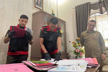 Penyidik Kejari Aceh Besar geledah kantor inspektorat terkait korupsi SPPD