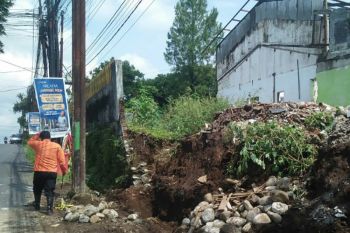 BPBD Banyumas  tangani tanah longsor dan banjir di sejumlah wilayah