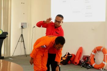 Basarnas Natuna latihan penyelamatan korban di permukaan air