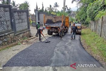 Pemkab Bogor tingkatkan kualitas ruas jalan strategis lintas wilayah