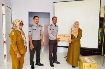 Pemkab Buru Maluku salurkan 61 jenis obat-obatan ke Lapas Namlea