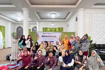 Tim Akdemisi UMPR berdayakan Komunitas Bunda Sehati lewat pengelolaan kain perca