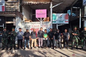 Kejati NTB pasang plang pengamanan dua tempat usaha di Gili Trawangan Lombok