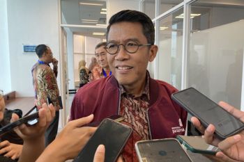 Ketua Komisi XI  yakin masyarakat tetap percaya menyimpan uang di bank