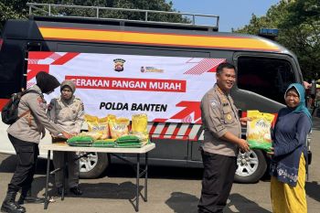 Polda Banten salurkan 460 kg beras murah lewat gerakan Warbinling