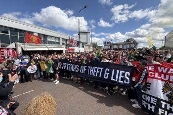 Suporter MU akan gelar protes di laga kontra Arsenal