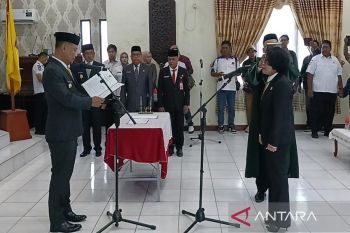 Bupati lantik Ita Minarni sebagai penjabat Sekda Barito Selatan