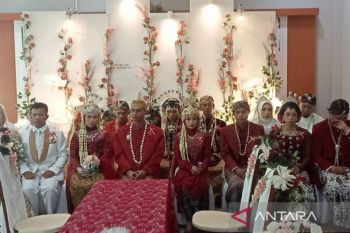 Delapan pasang pengantin ikuti "Nikah Bareng" sambut HUT RI di Bantul