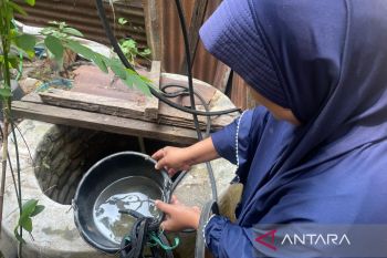 Pengelola TPA Kopi Luhur Cirebon menambah kolam lindi atasi pencemaran