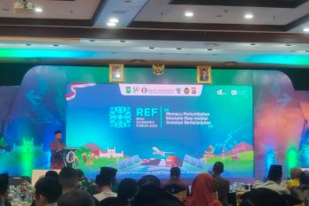 Riau menanggung beban infrastruktur, Gubri sebut rel kereta api jadi solusi