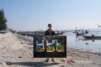 Pelukis Ariel Ramadhan gelar pameran "Segara Warna"