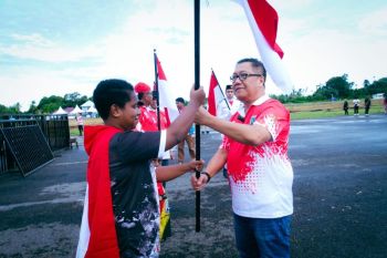 Pemprov Papua Tengah luncurkan gerakan pembagian 10 juta bendera merah putih