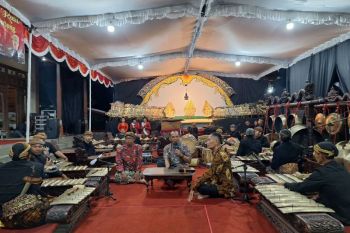 Sumanto ingin pentaskan lakon berurutan