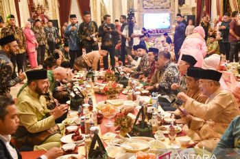 Wali Kota Padang Fadly Amran sambut tokoh dari puluhan negara serumpun dengan makan bajamba