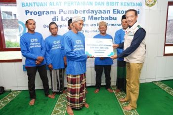PLN dan YBM salurkan bantuan alat dan bibit pertanian