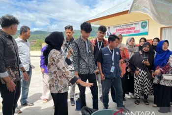 Mahasiswa KKN Unand latih warga Durian Tinggi, Pasaman pembuatan pupuk organik cair