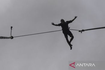 Pertujukan kesenian tradisional Lais di Tasikmalaya