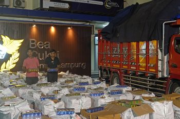 Bea Cukai Bandarlampung gagalkan pengiriman 1,1 juta batang rokok ilegal