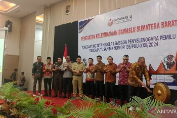 Bawaslu Sumbar gelar penguatan kelembagaan pasca putusan MK 135