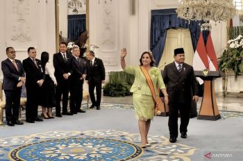 Peruvian president receives Adipurna Star from Prabowo