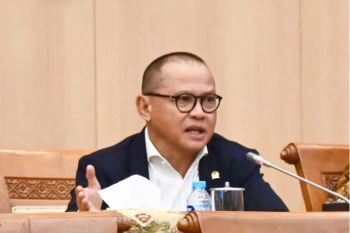 Fraksi Golkar DPR  tekankan pentingnya jaga produksi minyak nasional