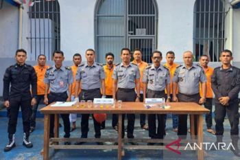 Lapas Banda tes urine WBP dan petugas komitmen berantas narkoba