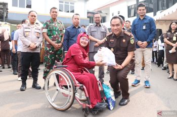 Kejaksaan Kabupaten Bekasi gelar pasar murah