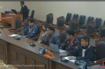 Deconstitute dan mahasiswa Unas gugat UU bahasa karena multitafsir