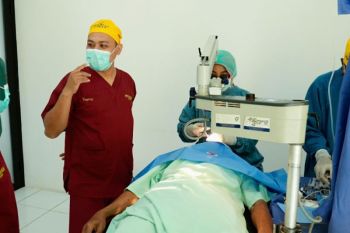 Puluhan masyarakat Purwakarta ikuti operasi katarak gratis yang digelar PJT II