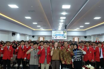 Peneliti Stanford University AS paparkan penelitian di Makassar saat PKKMB Unhas